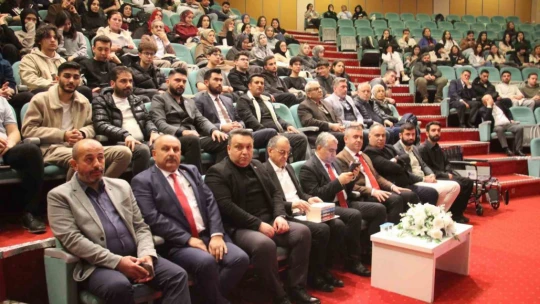 Gazeteci Albayrak: 'Hâlâ başkalarının kıyafetiyle uğraşmak Orta Çağ zihniyetidir'