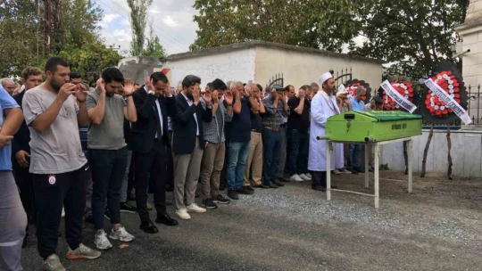 Gazeteci Deniz'in babası toprağa verildi