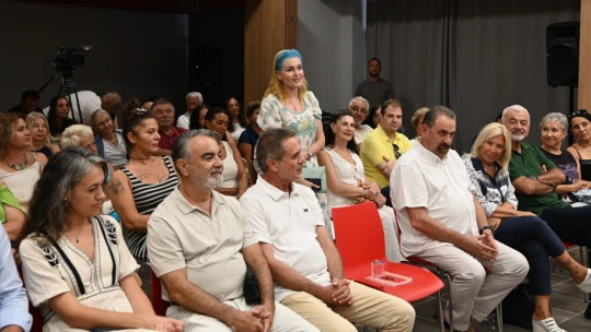 Gazeteci Uğur Dündar Kuşadası'nda sevenleriyle buluştu