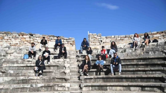 Geleceğin gazetecileri Afrodisias Antik Kenti'ni gezdi