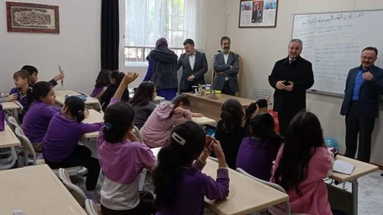 Genç gönüller, çocuk gönüllerle buluşuyor
