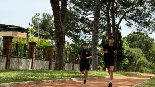 Genç sporcular kıyasıya mücadele etti