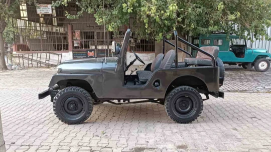 Genç usta eski cipleri modernleştiriyor