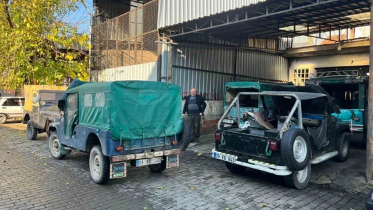 Genç usta eski cipleri modernleştiriyor