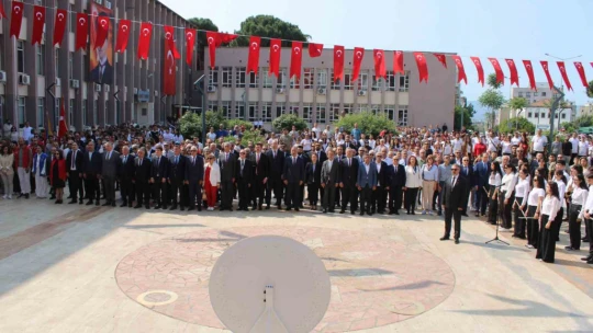 Gençlerin gösterileri ayakta alkışlandı