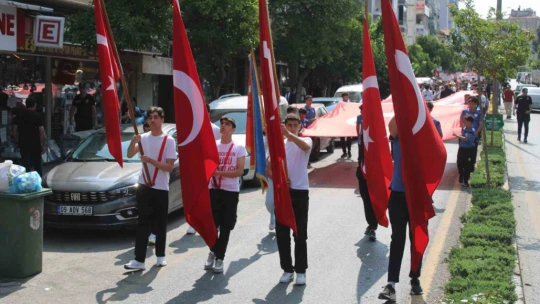 Gençlerin gösterileri ayakta alkışlandı
