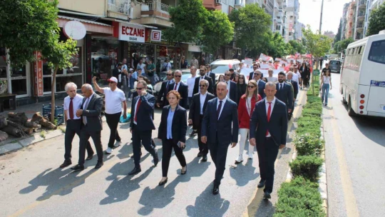 Gençlerin gösterileri ayakta alkışlandı