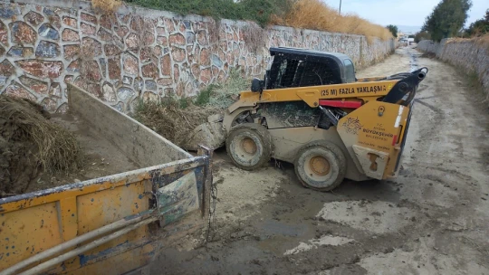 Germencik Belediyesi'nden 'taşkın önleme' temizliği