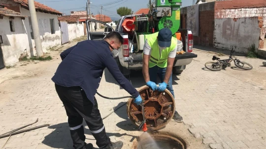 Germencik Belediyesi'nden yaz öncesi yoğun ilaçlama mesaisi