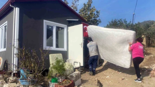 Germencik'te ikinci el eşyalar, ihtiyaç sahiplerine ulaştırılıyor