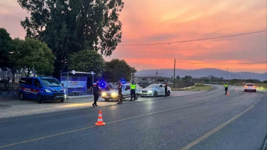 Germencik'te Jandarmadan şok yol ve asayiş uygulaması