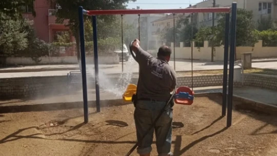 Germencik'te parklar dezenfekte edildi