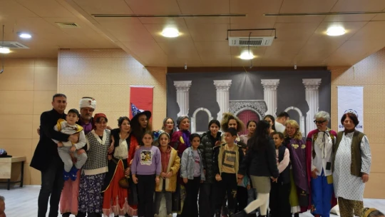 Germencik'te sahnelenen tiyatro, izleyicilerden tam not aldı