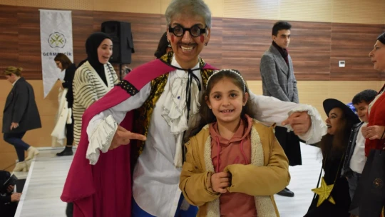 Germencik'te sahnelenen tiyatro, izleyicilerden tam not aldı