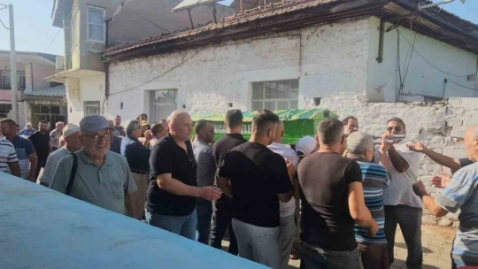 Göçük altında kalarak hayatını kaybeden Ahmet Güney son yolculuğuna uğurlandı