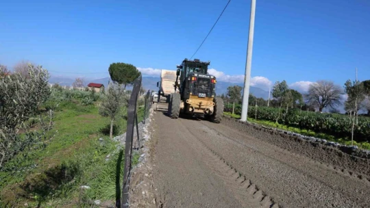 Gölhisar'da bahçe yolları asfaltlanıyor