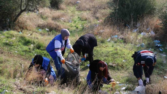 Gönüllü gençler ve jandarmadan 'çevre temizliği' farkındalığı