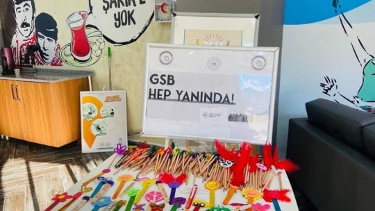 Gönüllü öğrenciler, minik kardeşleri için kolları sıvadı