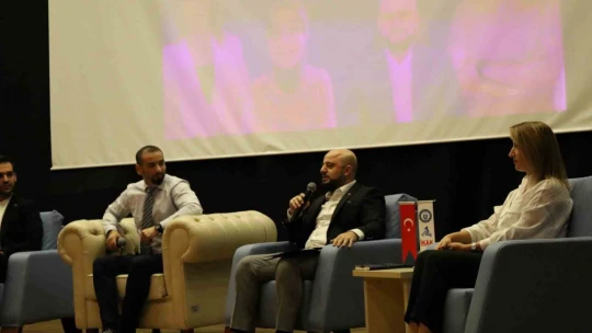 Gülpolat, sokakta çikolata satarak başlayan kariyerini üniversite öğrencileri ile paylaştı