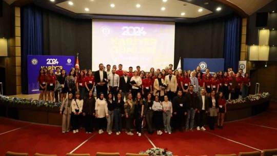Gülpolat, sokakta çikolata satarak başlayan kariyerini üniversite öğrencileri ile paylaştı