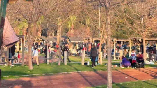 Güneşli hava Adagöl'ü doldurdu
