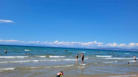 Güneşli hava sahillerini doldurdu