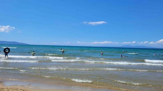 Güneşli hava sahillerini doldurdu