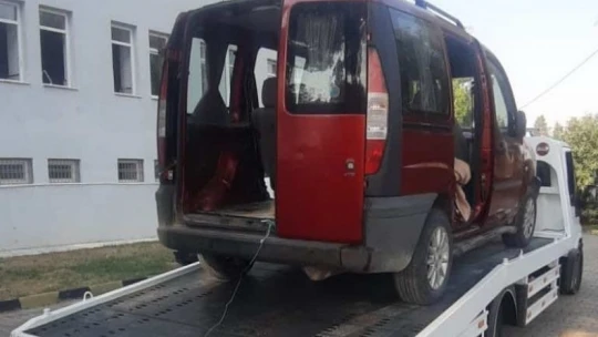 Gurbetçi şahsın arabasını parçalanmaktan jandarma ekipleri kurtardı