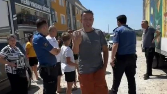 Habere giden gazeteciler haber oldu: Polisin gözü önünde gazeteciler gaspa uğradı