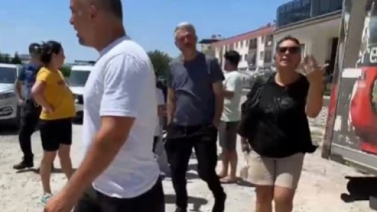 Habere giden gazeteciler haber oldu: Polisin gözü önünde gazeteciler gaspa uğradı