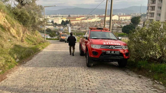 Hakimiyeti kaybolan ticari araç savrularak yan yattı