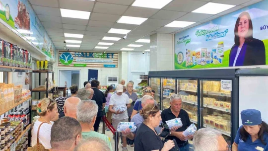 Halk Ege Et'te '30 Ağustos İndirimi' yoğun ilgi gördü