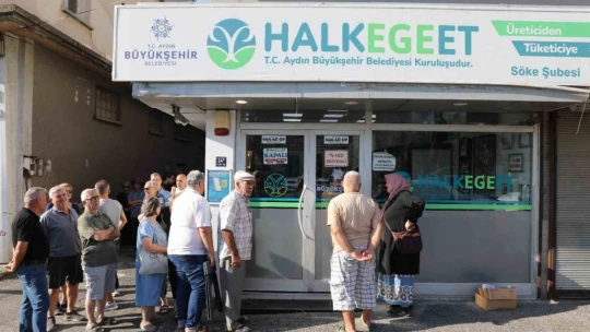 Halk Ege Et'te '30 Ağustos İndirimi' yoğun ilgi gördü