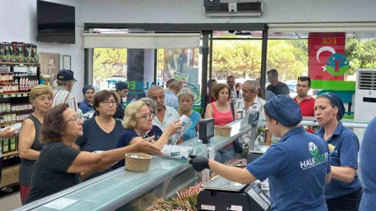 Halk Ege Et'te '30 Ağustos İndirimi' yoğun ilgi gördü