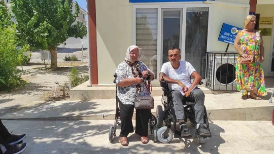 Hayırsever vatandaştan akülü tekerlekli sandalye bağışı
