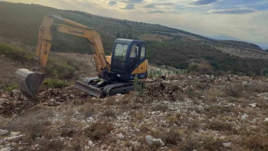 Hazine arazisinde izinsiz yer açan şahıslar jandarmaya takıldı