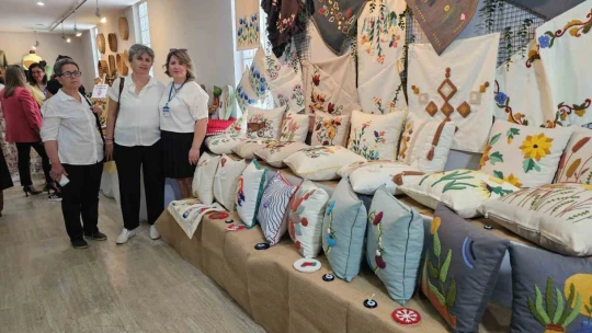 HEM kursiyerlerinin sergisi beğeni topladı