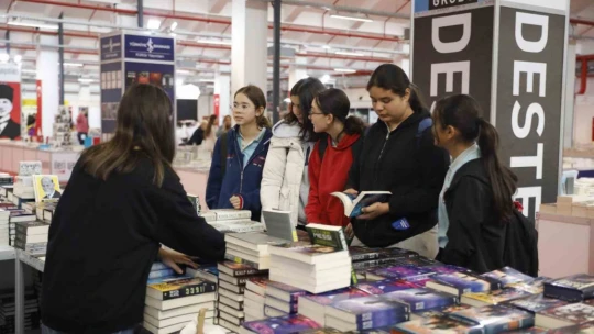 Her yaştan vatandaş Aydın Kitap Fuarı'nda buluşuyor