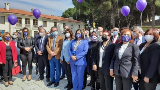 Aydın'da 'Eşitlik' heykeli törenle açıldı