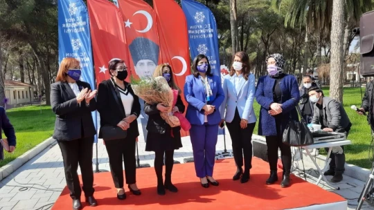 Aydın'da 'Eşitlik' heykeli törenle açıldı
