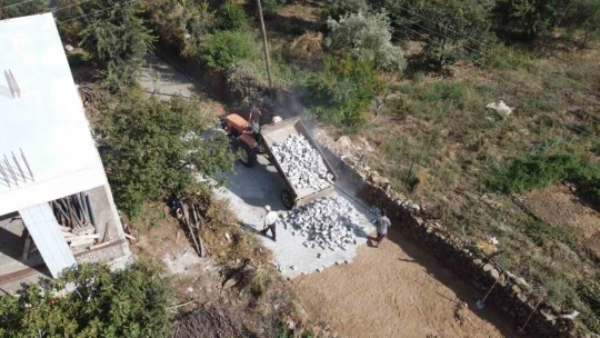 Hisarcık Mahallesi'nde okul yolu yenilendi