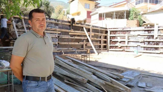 Hisarcık'ta köy meydanı genişletiliyor