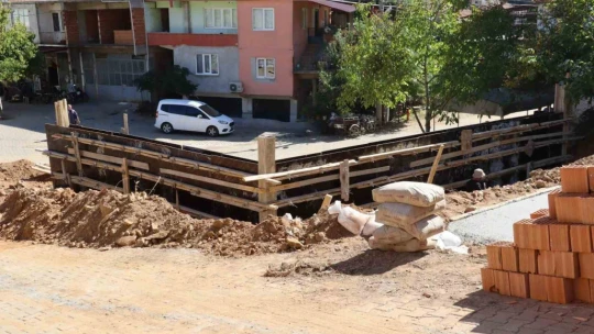 Hisarcık'ta köy meydanı genişletiliyor