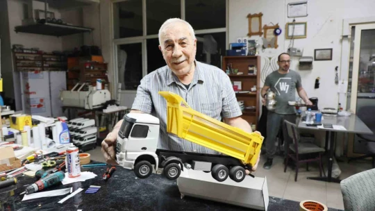 Hobisi ekmek kapısına dönüştü, el yapımı maket araçlar dünyaya açıldı
