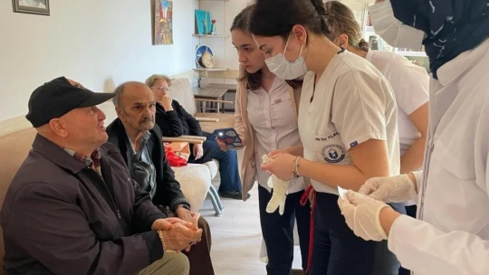 Huzurevi sakinlerine diş sağlığı eğitimi verildi