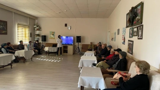 Huzurevi sakinlerine diş sağlığı eğitimi verildi