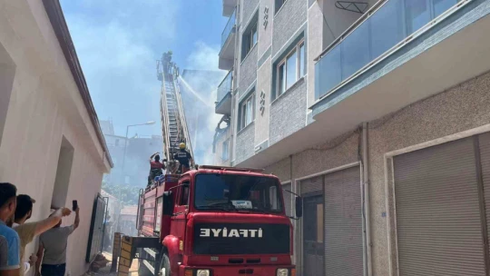 İki katlı ev alevlere teslim oldu