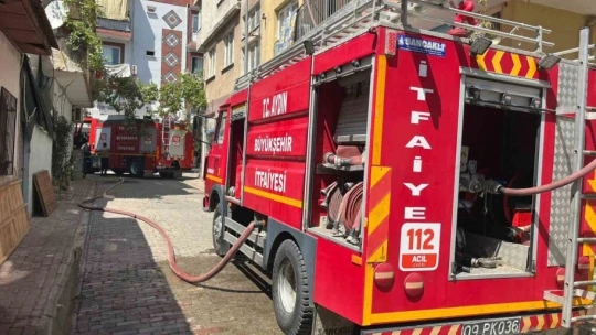 İki katlı ev alevlere teslim oldu