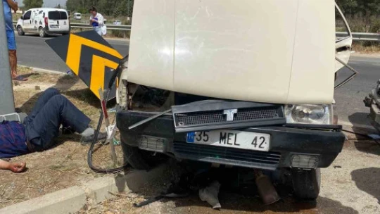 İki otomobil çarpıştı 7 kişi yaralandı