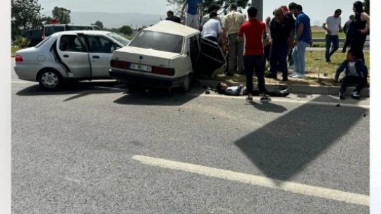 İki otomobil çarpıştı 7 kişi yaralandı